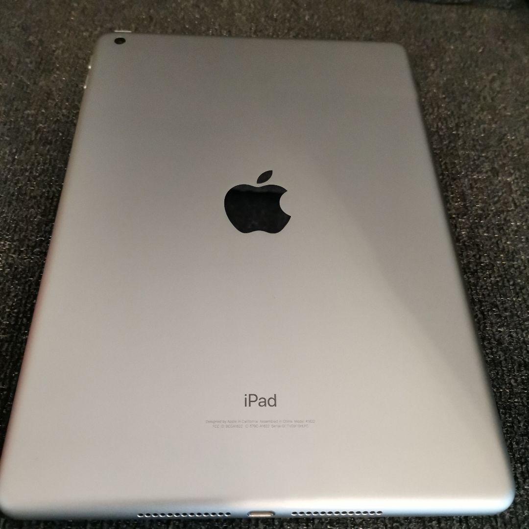 Apple iPad 第5世代　32GB WiFiモデル　シルバー