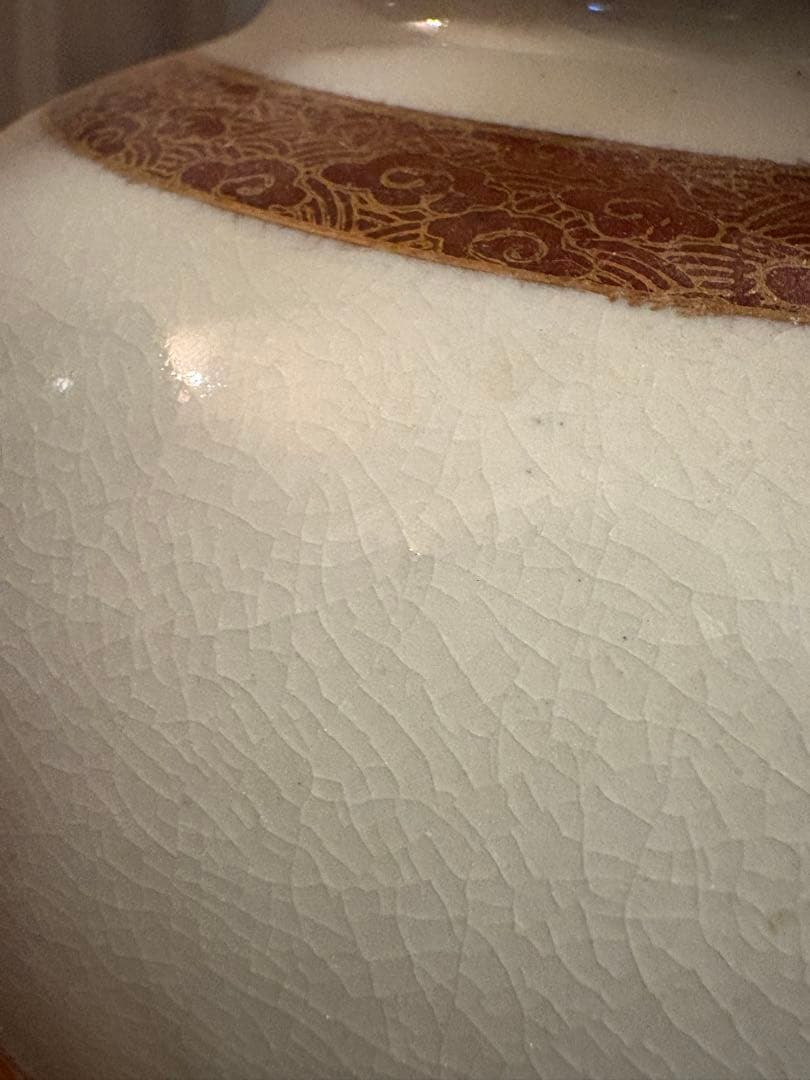 孔雀と花の装飾 陶器の花瓶　九谷焼