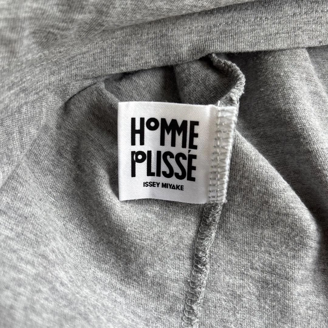 HOMME PLISSÉ ISSEY MIYAKE グレーTシャツ