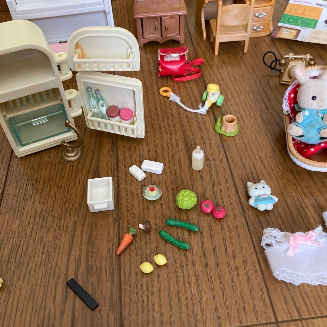 シルバニアファミリー　あかりが灯る大きなお家　家具セット他色々