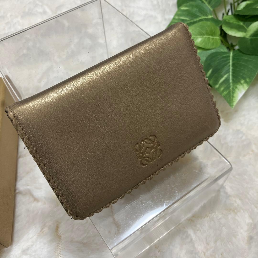 LOEWE（ロエベ）上品なゴールド×ブラック コンパクトウォレット カードケース