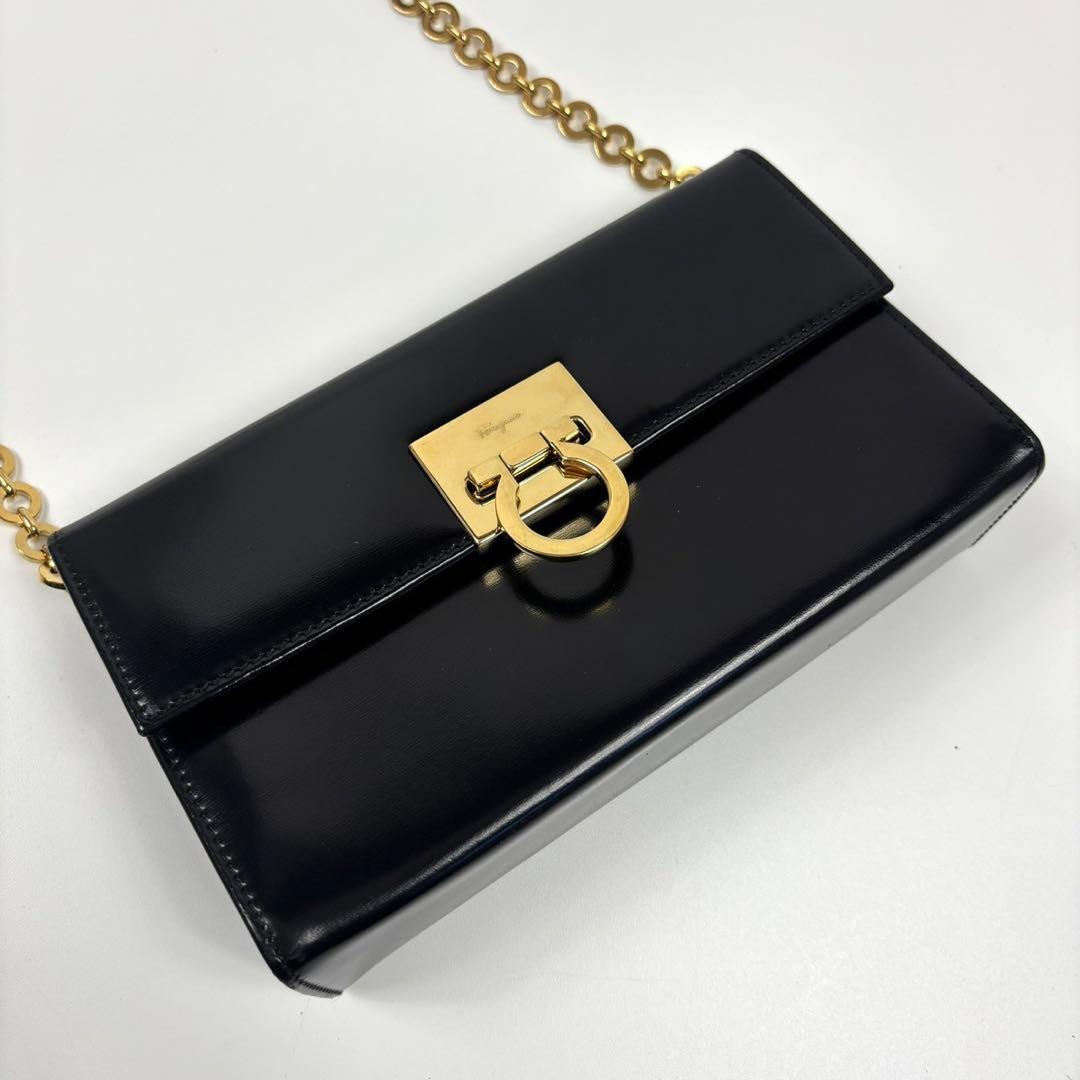 専用フェラガモ チェーン ミニ ショルダーバッグ ガンチーニ レザー 黒