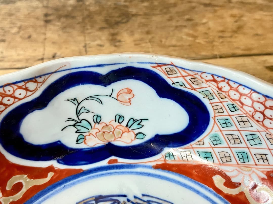 能登蔵出し 時代 伊万里 色絵金彩 銘有 花窓絵図 大膾皿 直径17.5cm