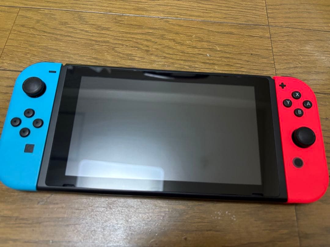 Nintendo Switch 本体/Joy-Con充電グリップ/持ち運びケース