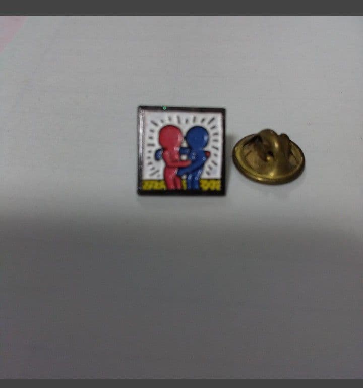 キース・ヘリングピンバッジ