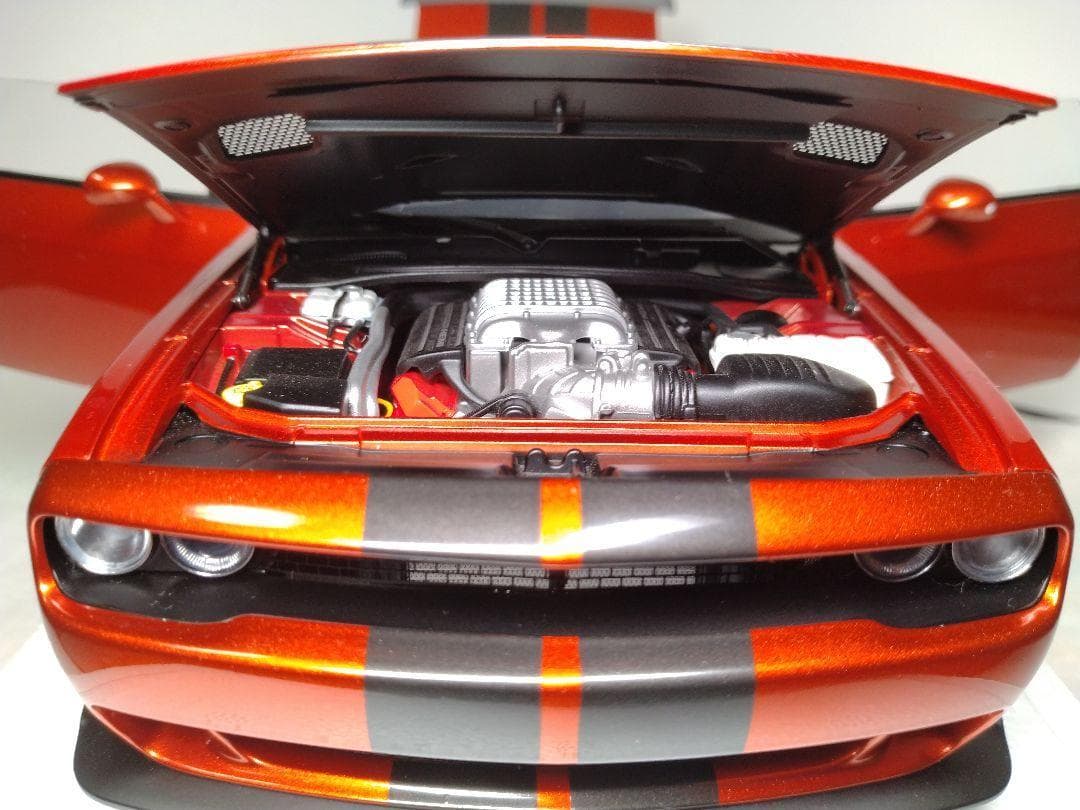 27　オートアート　1/18　ダッジチャレンジャー　SRT HELLCAT