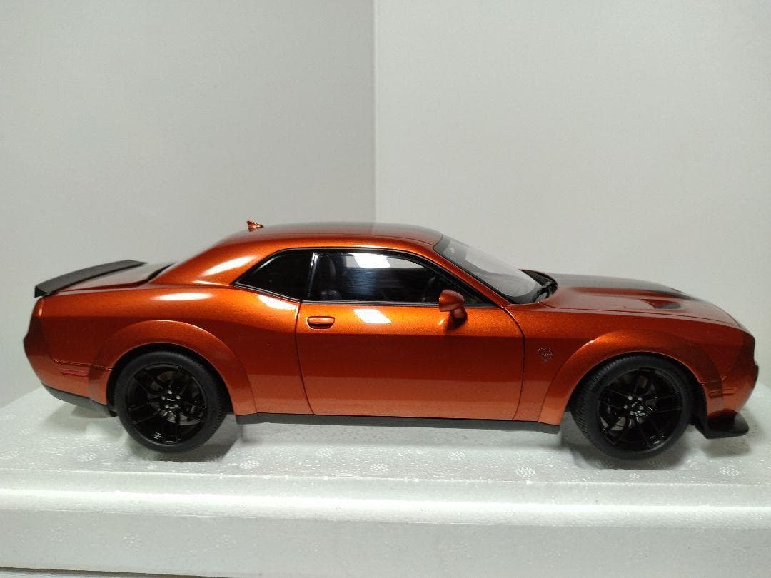 27　オートアート　1/18　ダッジチャレンジャー　SRT HELLCAT