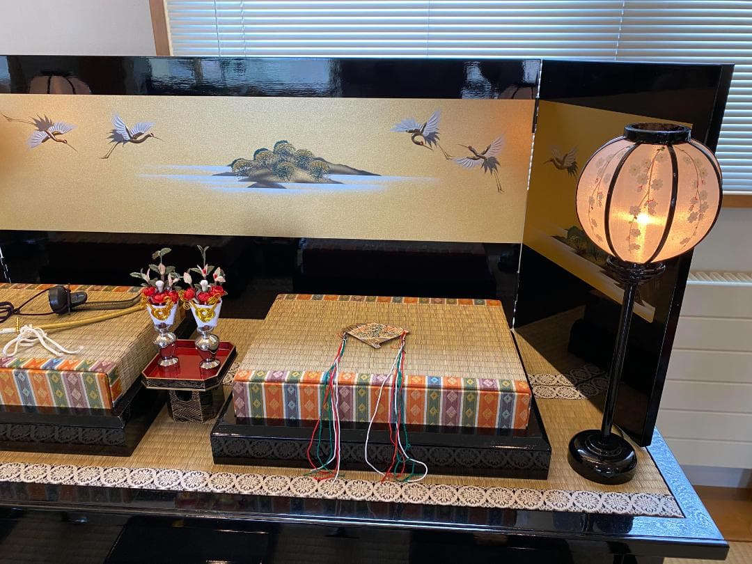 雛人形飾り 黒金　ひな壇三段飾り　人形なし