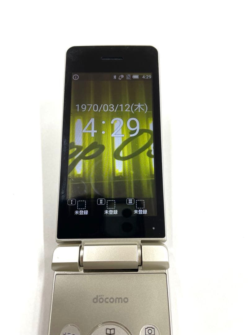 docomo ガラケー　 ゴールド　AQUOS