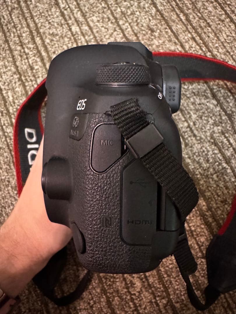 Canon EOS 6D Mark II ボディのみ デジタル一眼レフカメラ