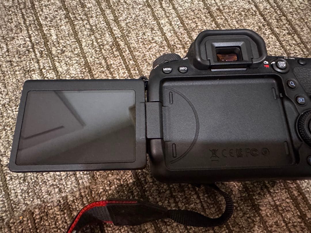 Canon EOS 6D Mark II ボディのみ デジタル一眼レフカメラ