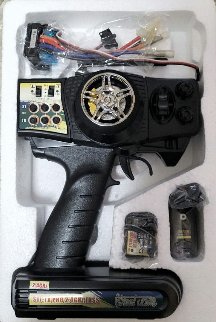 プロポ2.4GHz（新品のサーボ・アンプ・送信機 
付き）