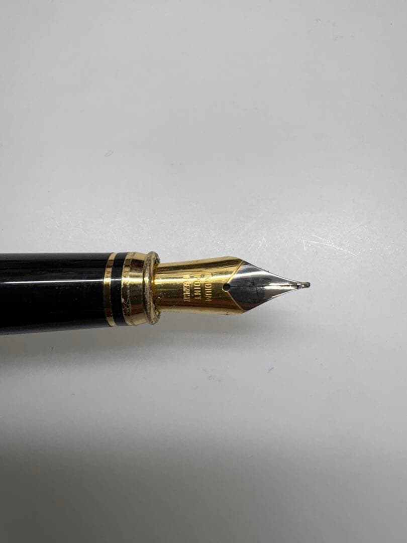 黒い花柄万年筆・イリジウムペン先・中古品