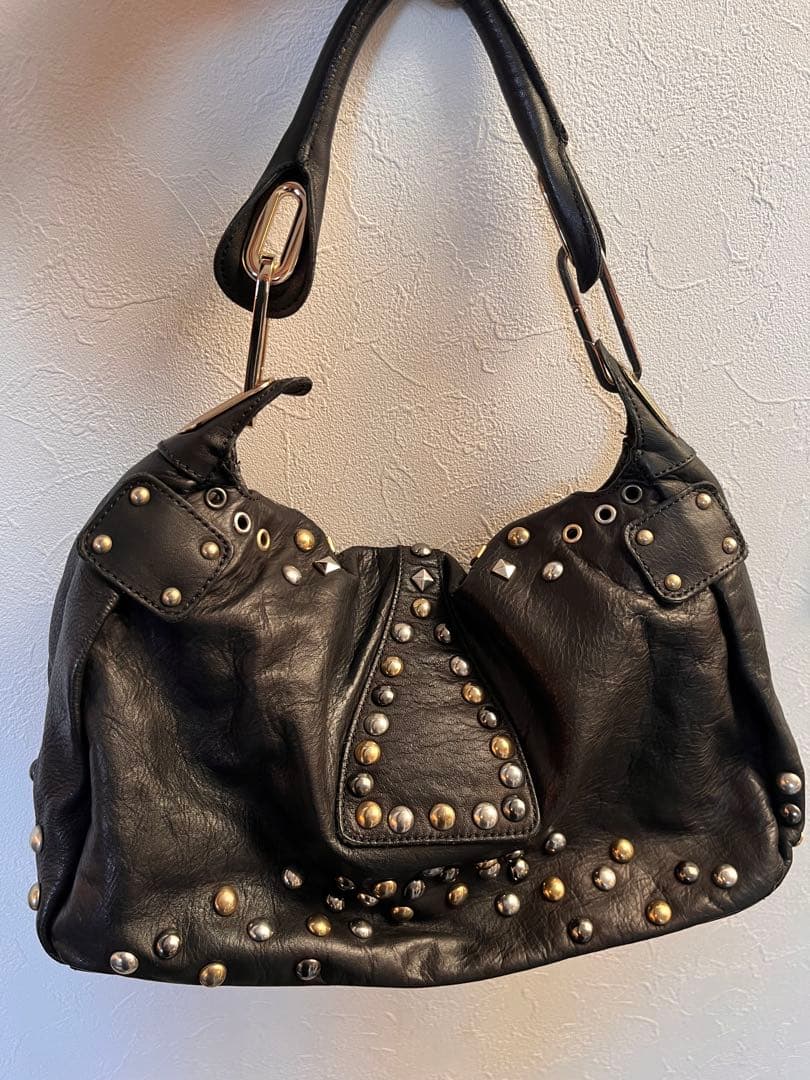 jimmy choo コラボ スタッズ付きブラックレザーショルダーバッグ