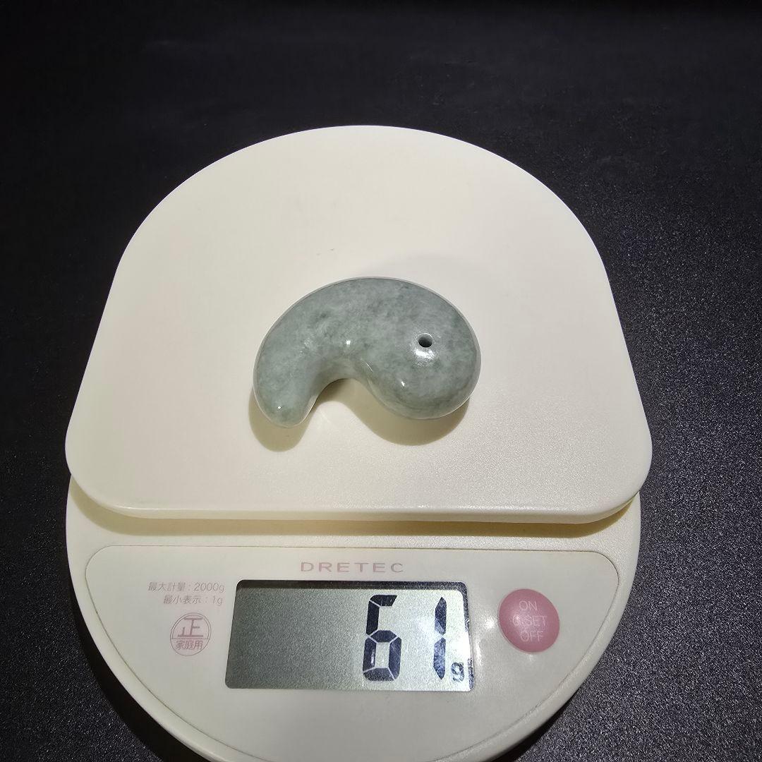 2 翡翠　天然　大型　勾玉　天然石　レア物　ヒスイ　天然石　鉱物　勾玉