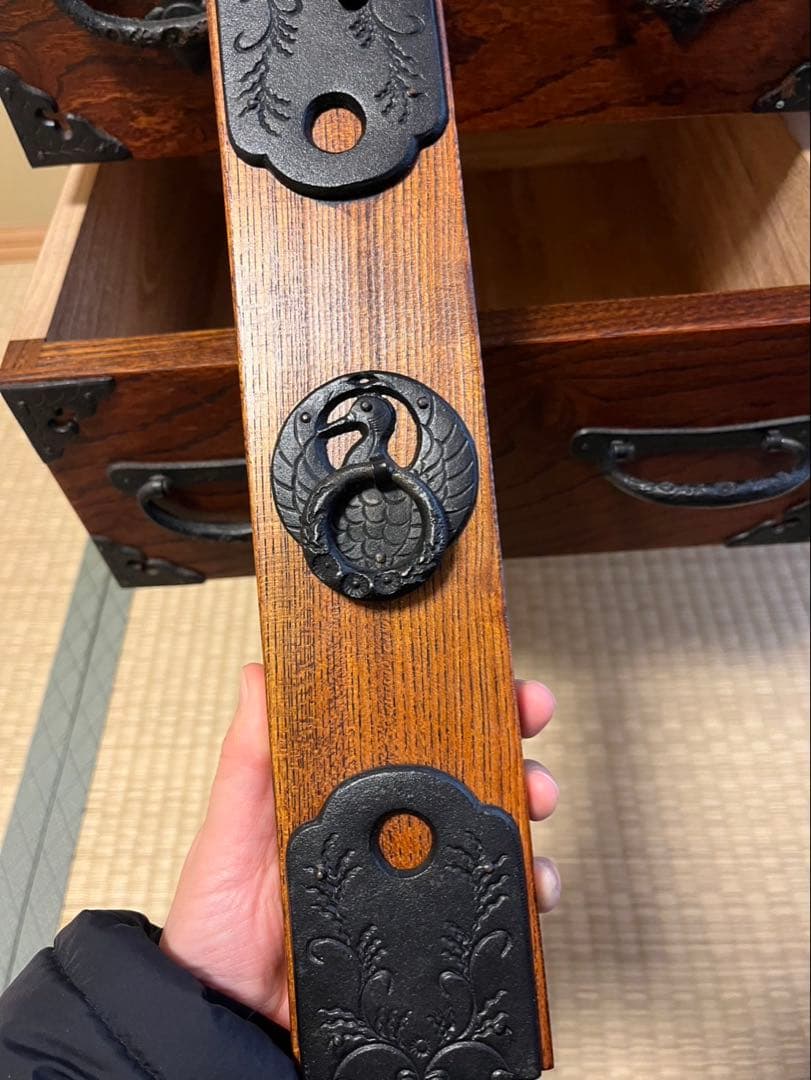 岩谷堂　伝統的な日本の木製タンス