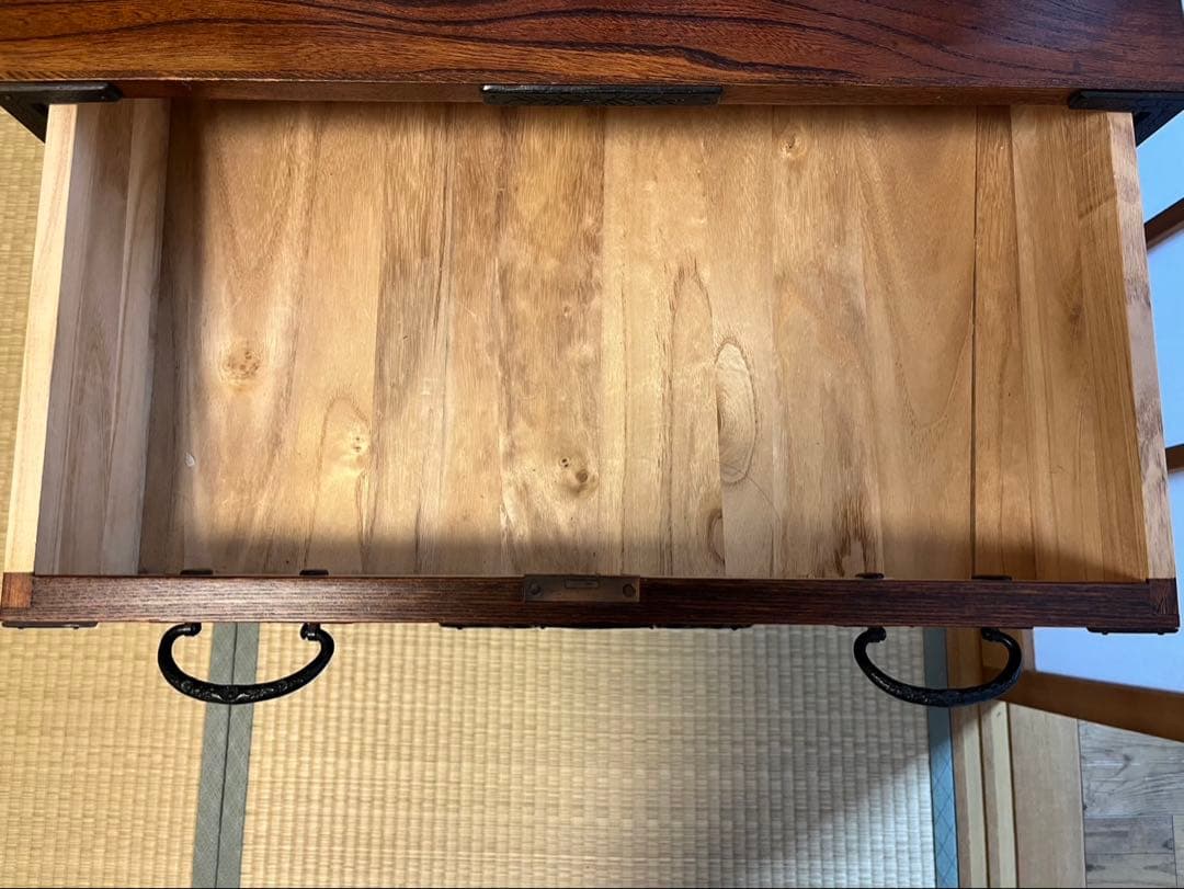 岩谷堂　伝統的な日本の木製タンス