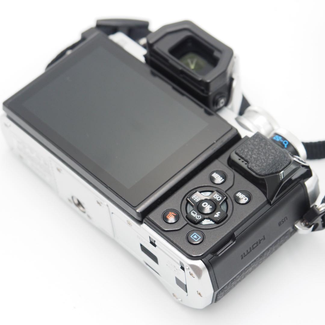 ミラーレス一眼カメラ OLYMPUS E-M10 Mark III シルバー