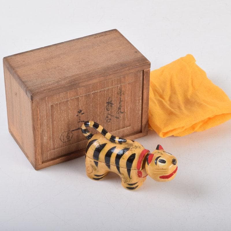 茶道具　京焼　清水六兵衛造　色絵　虎香合　干支　共箱　V　8807