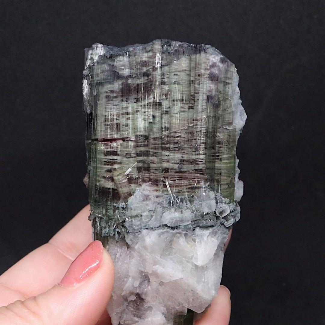 ジャンボ結晶！ トルマリン 電気石 292.8g T693 鉱物　天然石　原石