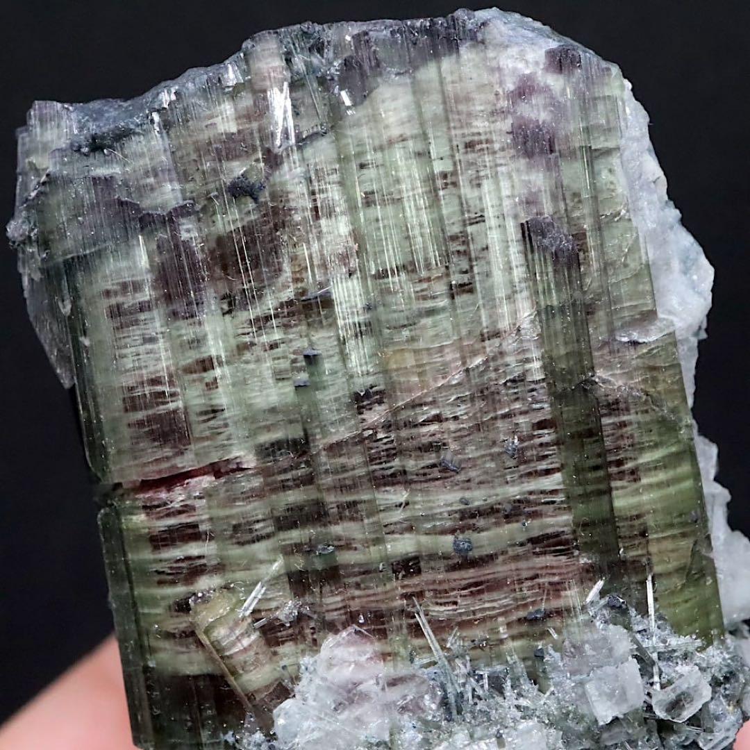 ジャンボ結晶！ トルマリン 電気石 292.8g T693 鉱物　天然石　原石