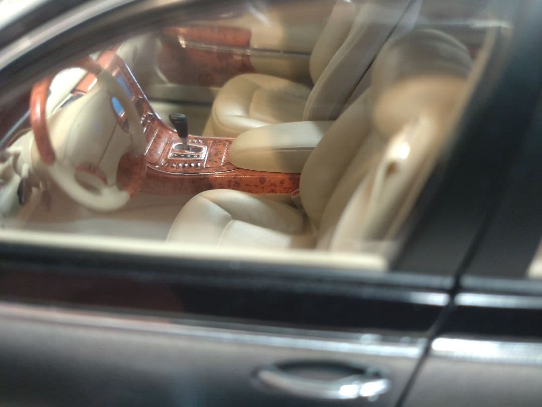 【新品・未使用】AUTOart MAYBACH 57 1/18スケール