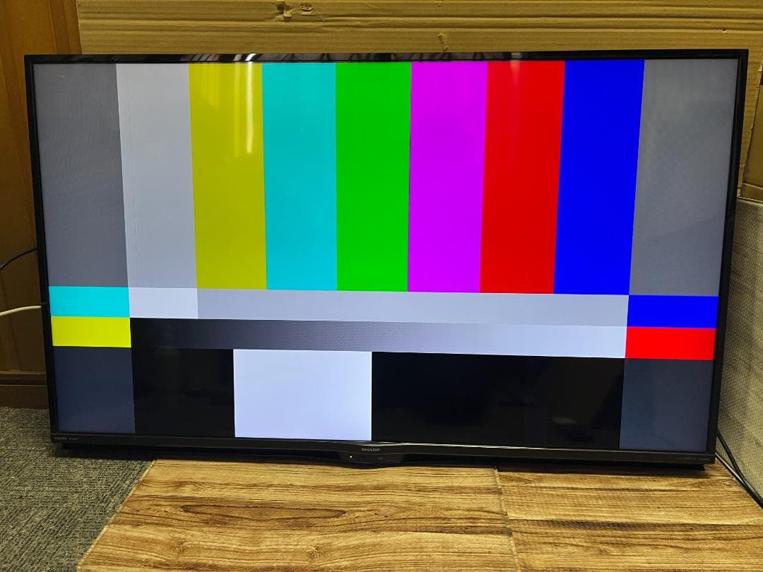 シャープ 4K対応液晶テレビ AQUOS 4T-C50AJ1 壁掛け　画面線あり