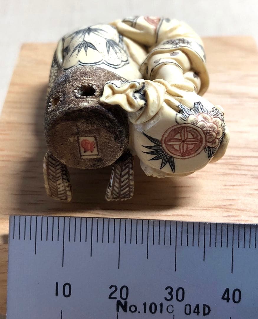 象牙風　精密彫刻　根付