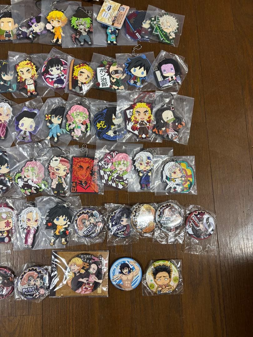 鬼滅の刃　まとめ売り　ぬいぐるみ　フィギュア　ラバーマスコット　缶バッジ　等