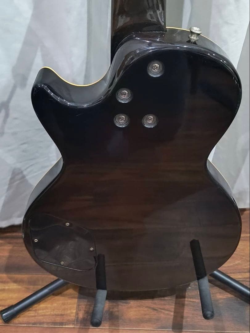 ア*ン様 Grass Roots ベースギター レスポールタイプ