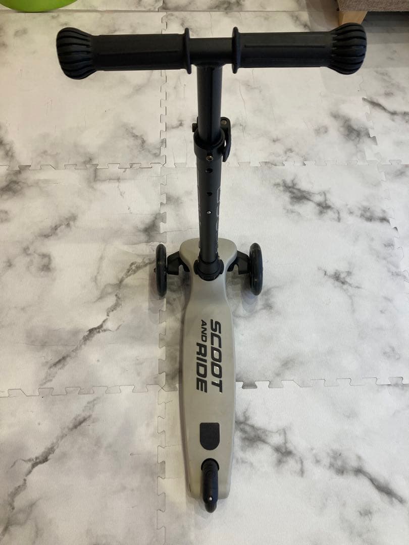 ハイウェイキック3LEDアッシュ　キックボードキッズスクーター足けり子供の乗り物