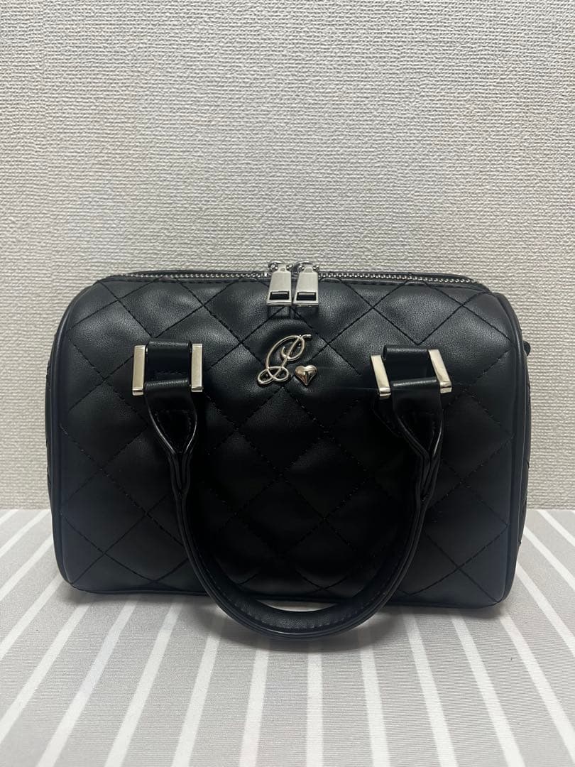 pium ぴうむ ハートポーチ付きキルティングボストンバッグ ブラック