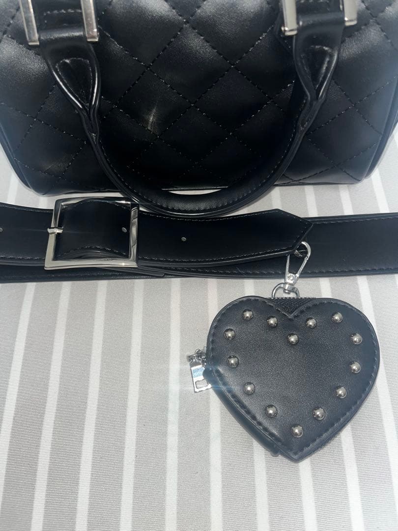 pium ぴうむ ハートポーチ付きキルティングボストンバッグ ブラック