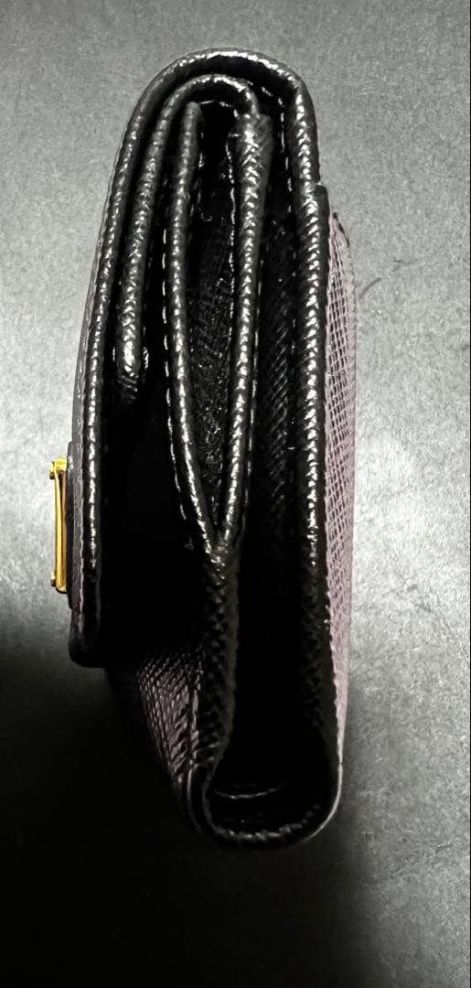 【美品】PRADA サフィアーノトライアングル　ブラック 三つ折り財布