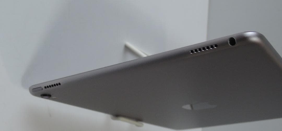 極上美品 iPad Pro 9.7 スペースグレイ 256GB MLMY2J/A