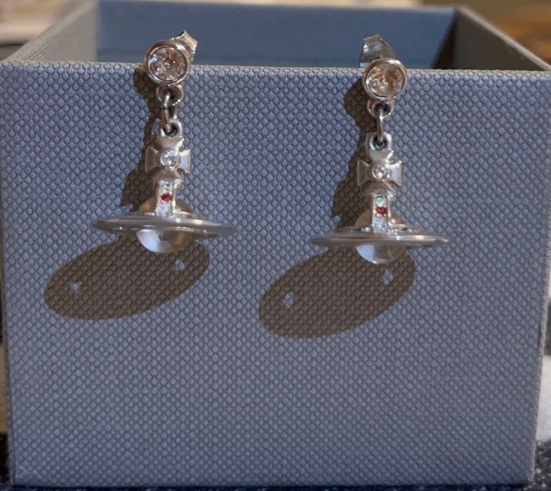 【半額以下！早い者勝ち！】Vivienne Westwoodピアス 両耳