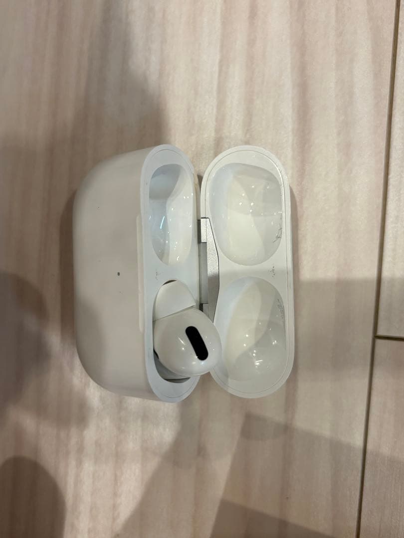 AirPods Pro2 本体ケース＋右耳＋シリコンケース