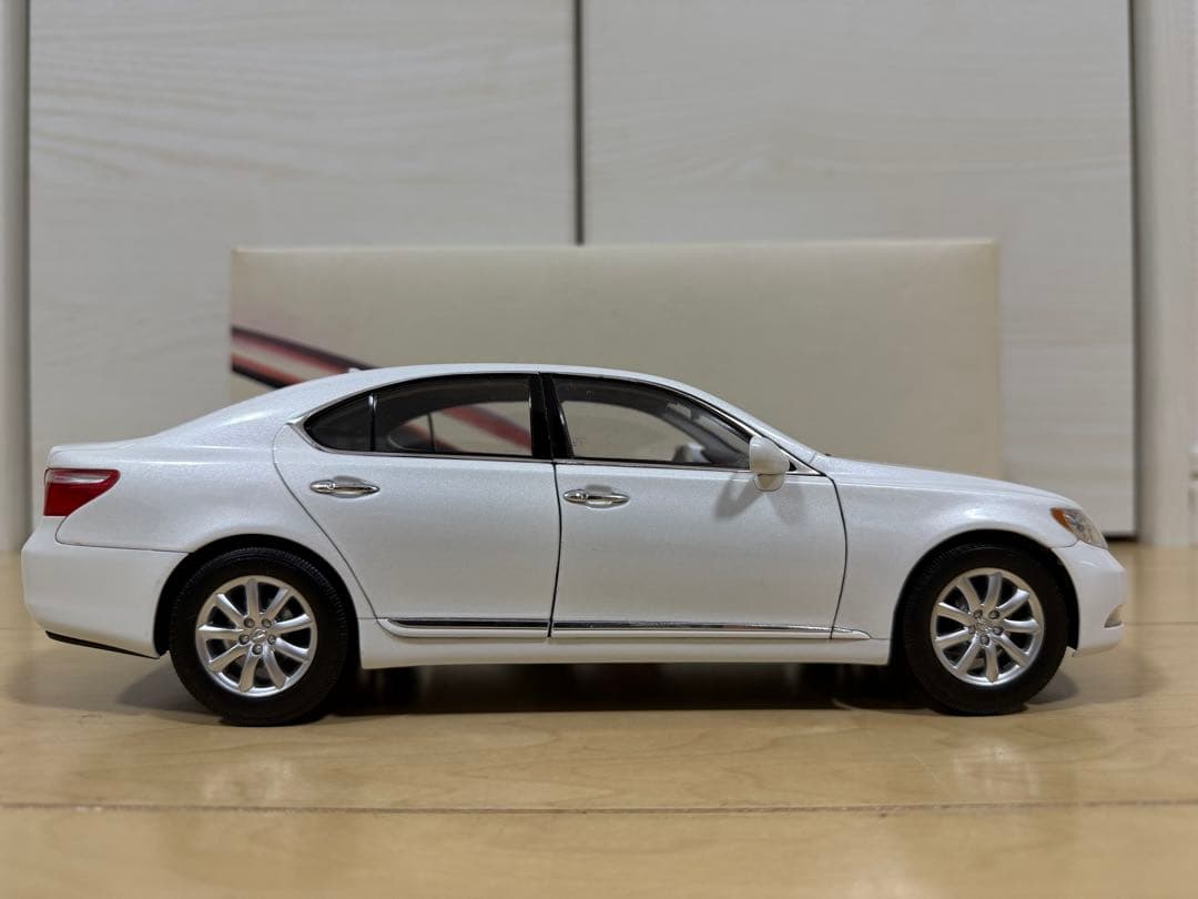 【希少】NOREV ノレブ 1/18 レクサス LS460 ミニカー