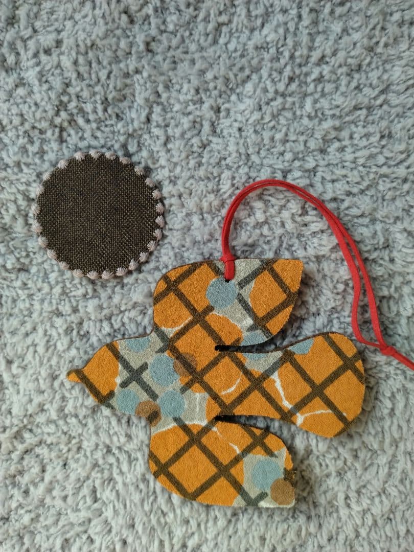 ミナペルホネン jardinトーストバッグ　バッジ　タンバリン トリチャーム