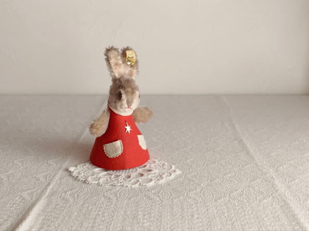 * vintage steiff ❀ * 赤いワンピースの ウサちゃん