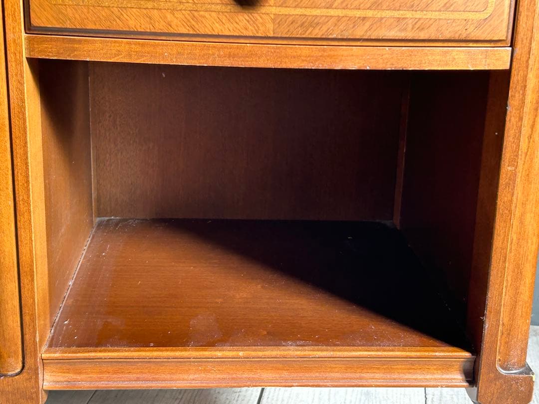 ① フランスベッド　ヨーロピアン　クラシカル　ナイトテーブル　アンティーク　IG