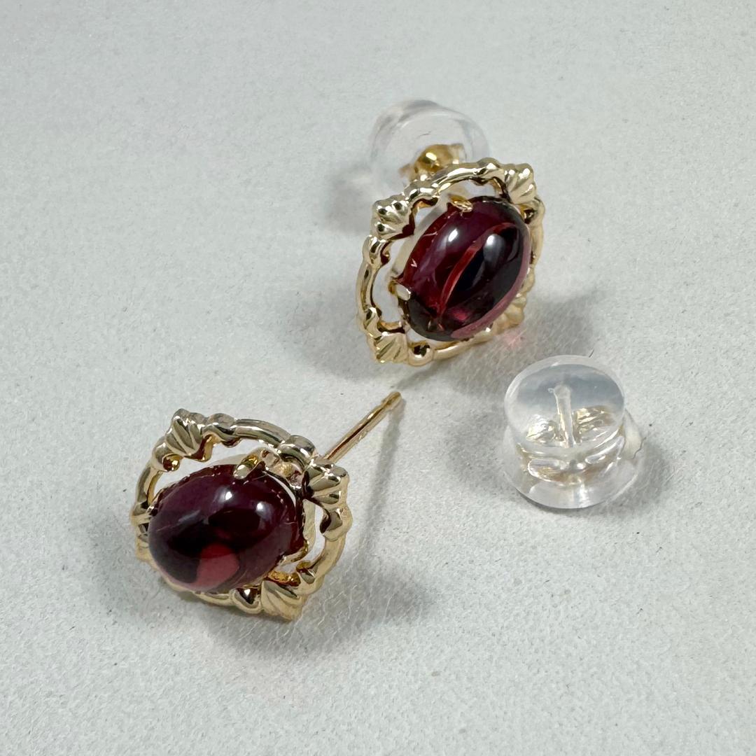 【5.0×7.0mm】カボションガーネットのクラシカルデザインピアス K18YG