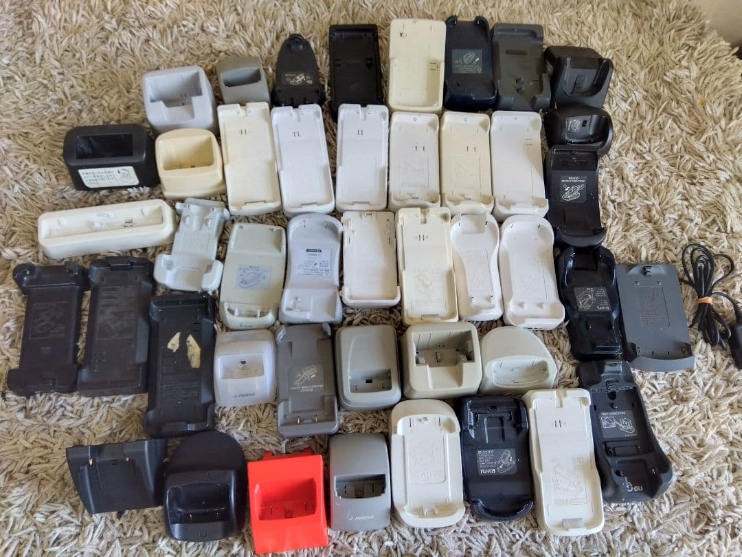 ガラケーや卓上ホルダまとめ売りジャンク品