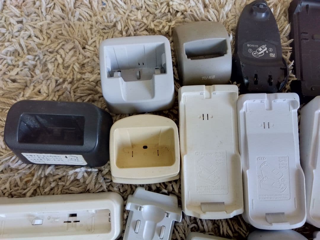 ガラケーや卓上ホルダまとめ売りジャンク品