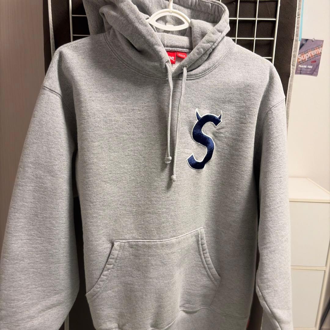 Supreme グレー パーカー Sサイズ