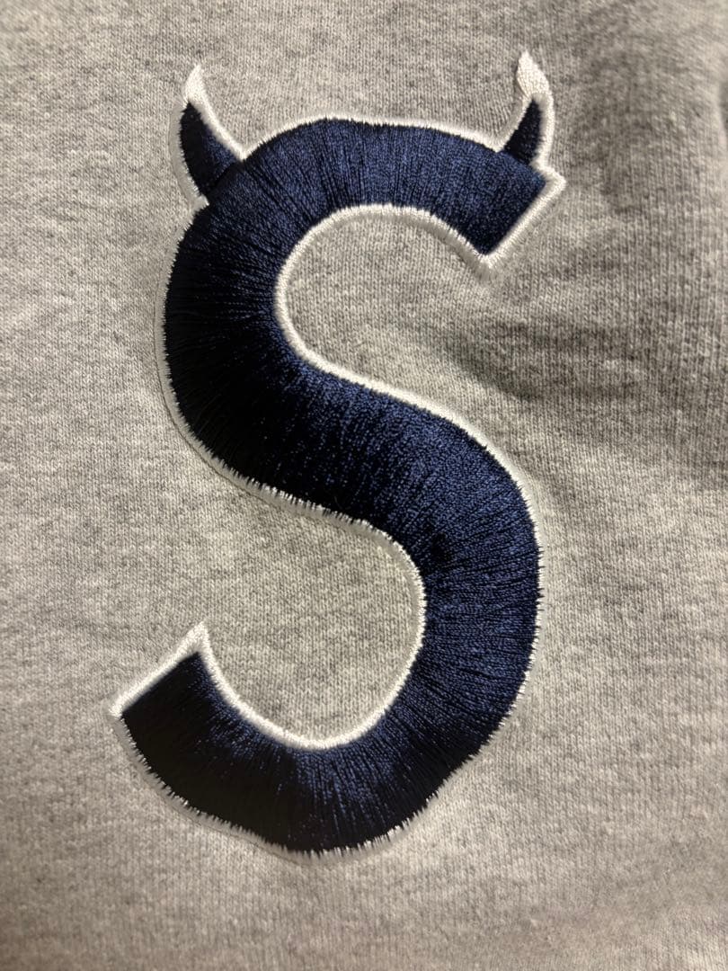 Supreme グレー パーカー Sサイズ