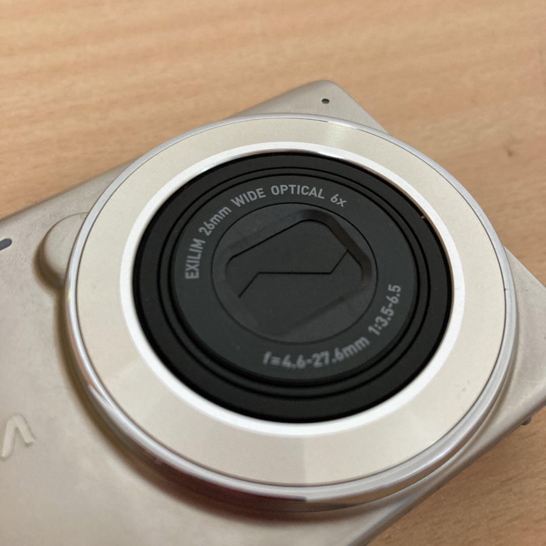 CASIO　デジカメ EXILIM EX-ZS26　シルバー　コンデジ