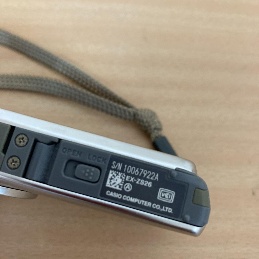 CASIO　デジカメ EXILIM EX-ZS26　シルバー　コンデジ