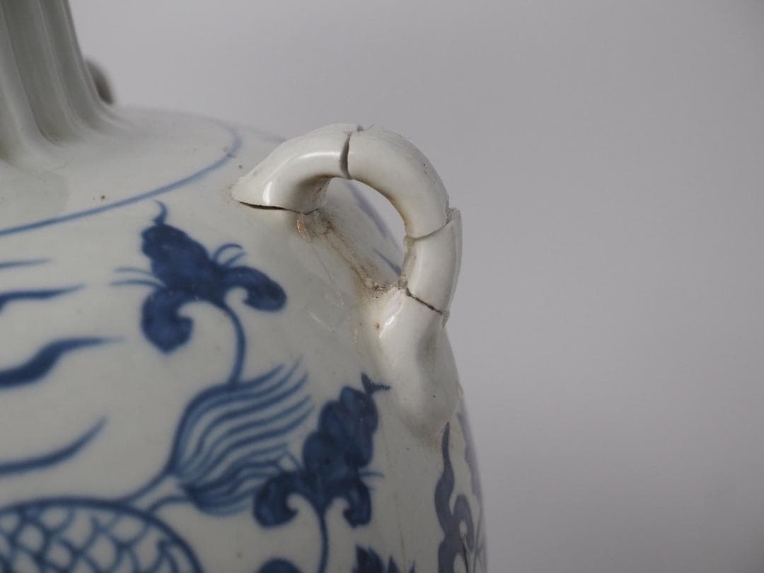 青花　染付　耳付　瓶　壺　花瓶　麒麟　鳳凰　魚　蓮　魚藻紋　中国　中華　修理跡