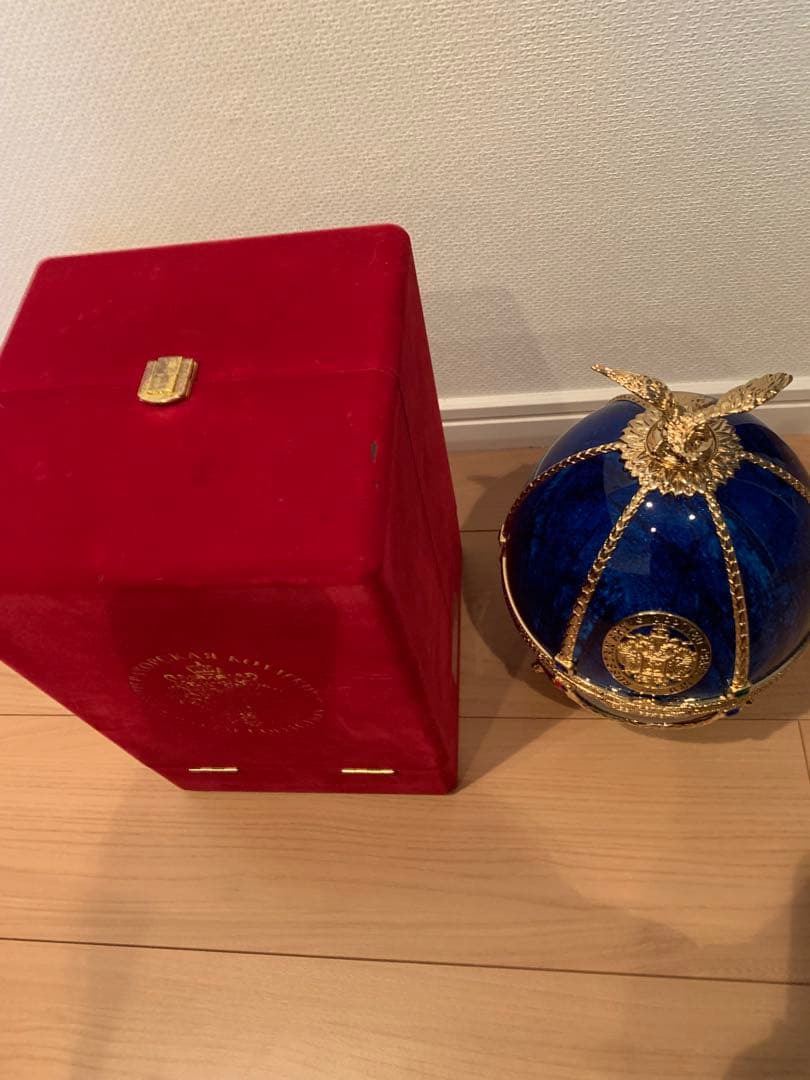 青いエナメル卵型コレクション